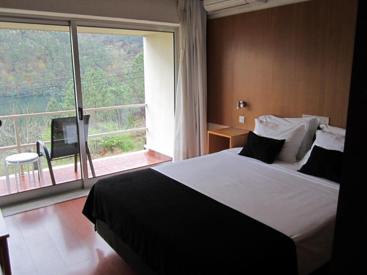 Hotel Eco Salvador Geres Exterior foto